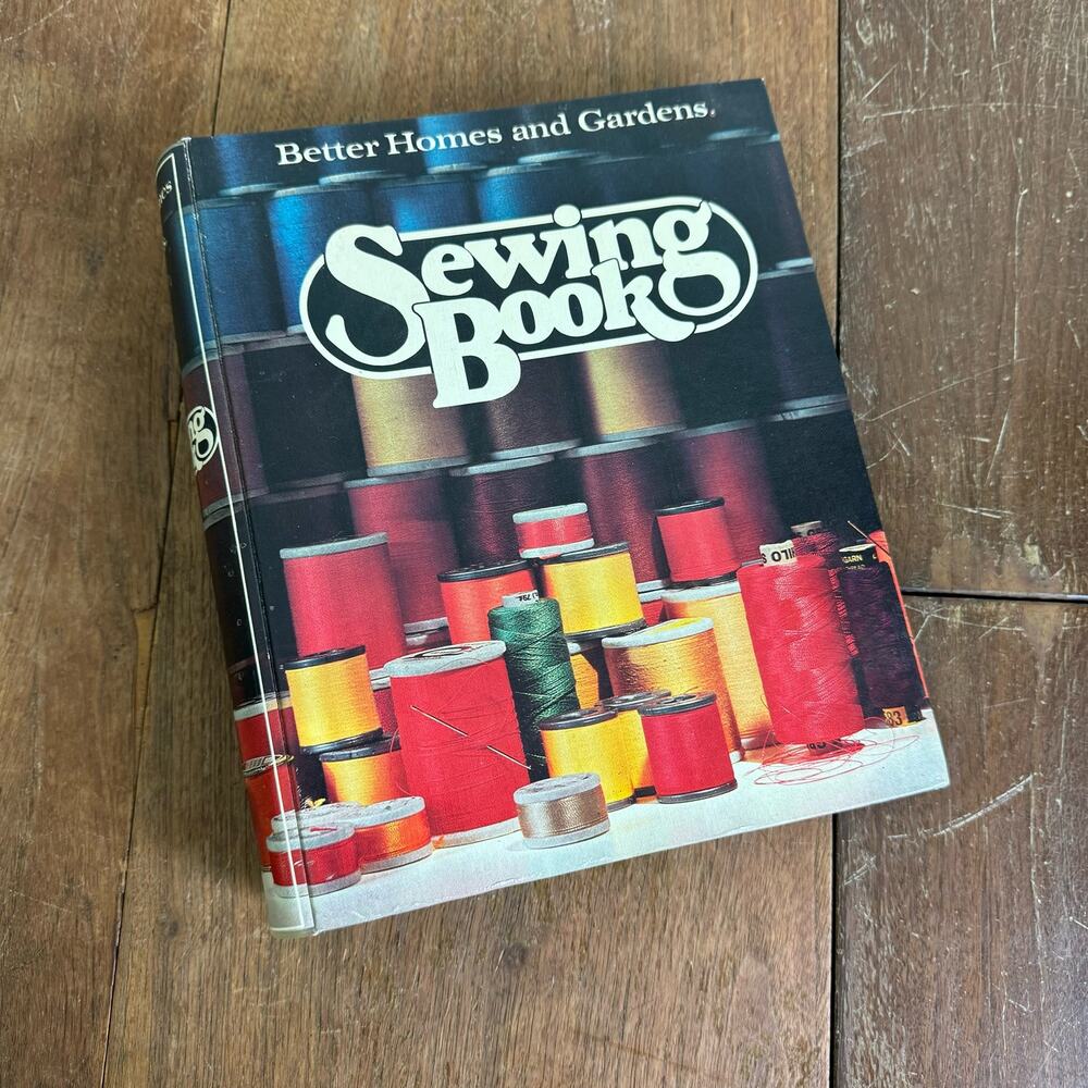 Better Homes & Gardens SEWING BOOK Hardcover Binder VINTAGE 1977‎